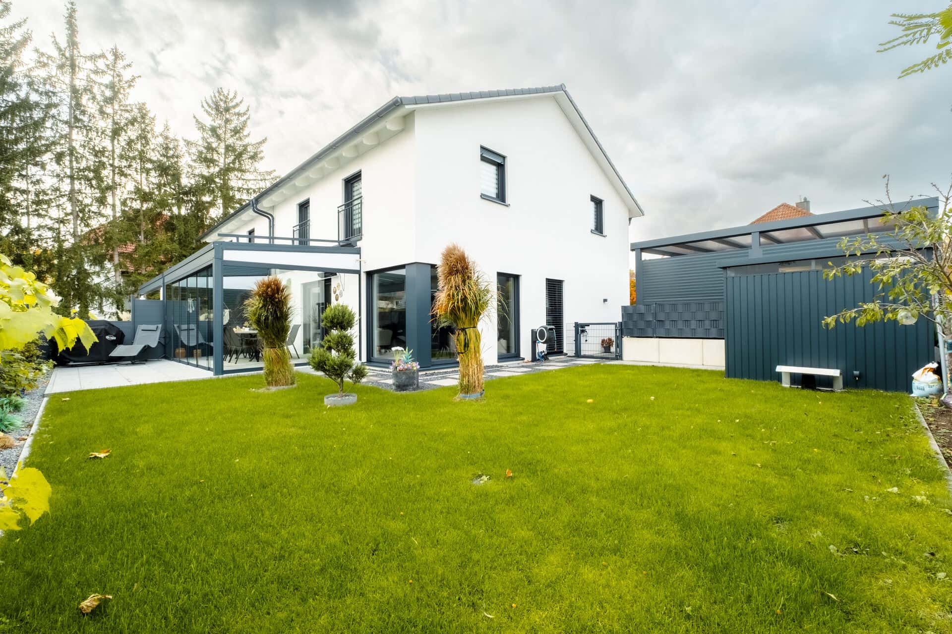Neuwertige Doppelhaushälfte mit Energieklasse A+, PV-Anlage und Keller in Lauf